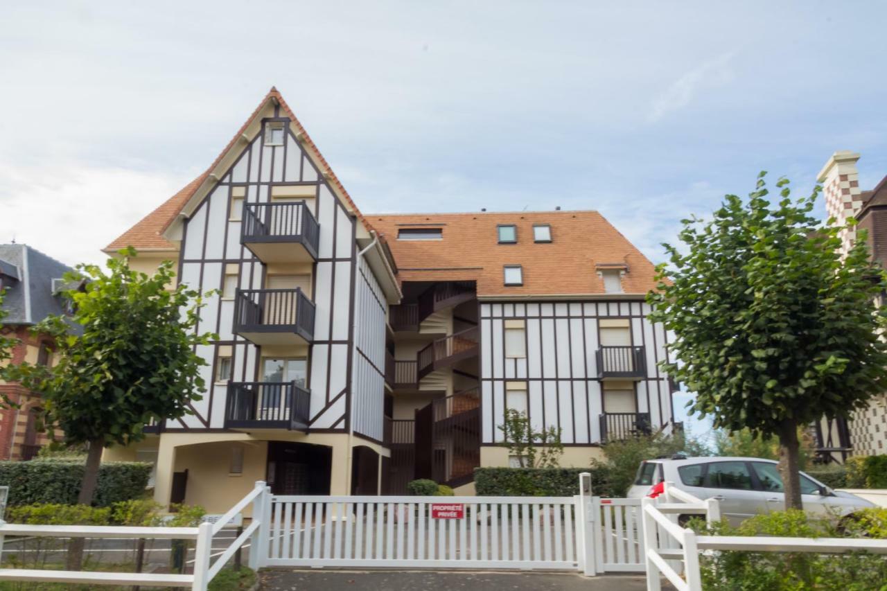 Charmant Appartement Face A La Mer Avec Balcon Houlgate Exterior foto